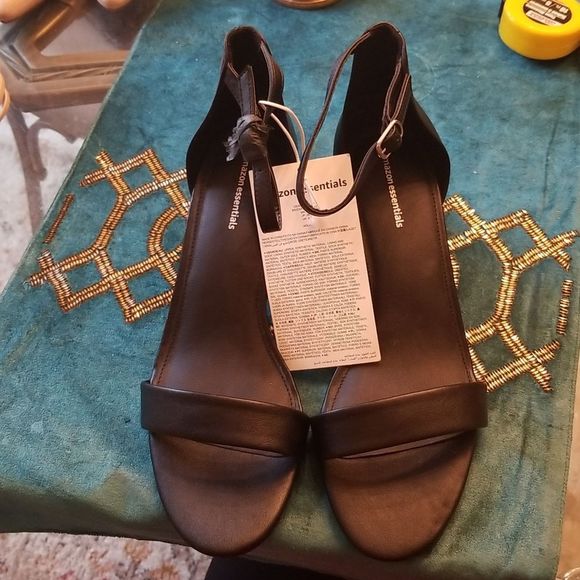 Amazon Essentials Open Toe Chunky Heel Ankle Strap Black Faux Leather Sandals 11 - Picture 9 of 9